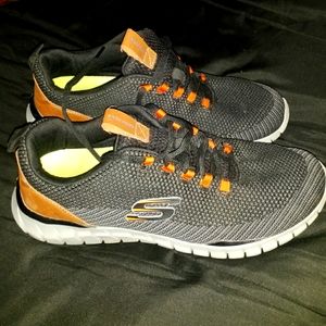 CASUAL/ATHLETIC DRESS SHOE